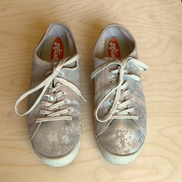 Beautiful, soft Leather sneakers- Softinos brand. Size 40 / US 9. - Picture 1 of 9